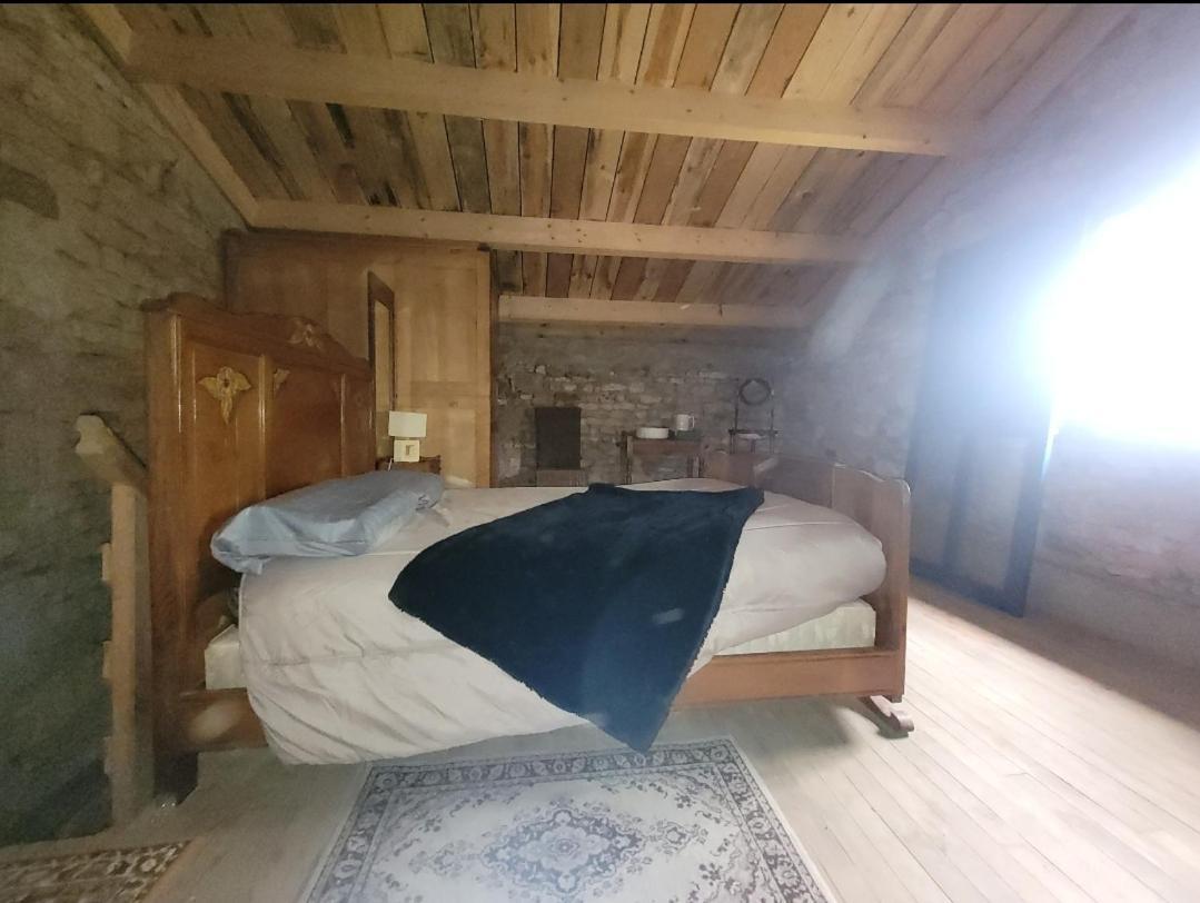 Nuit Insolite, Chambre Au Dessus D'Une Etable La Chapelle-Themer Экстерьер фото